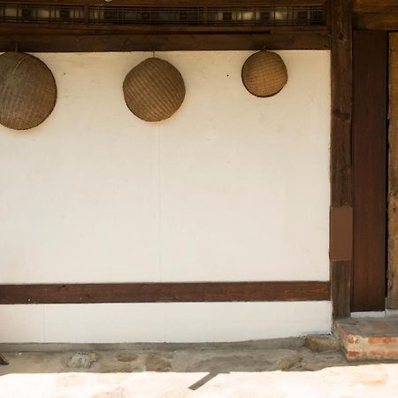 Ginkgo Tree Guesthouse จอนจู ภายนอก รูปภาพ
