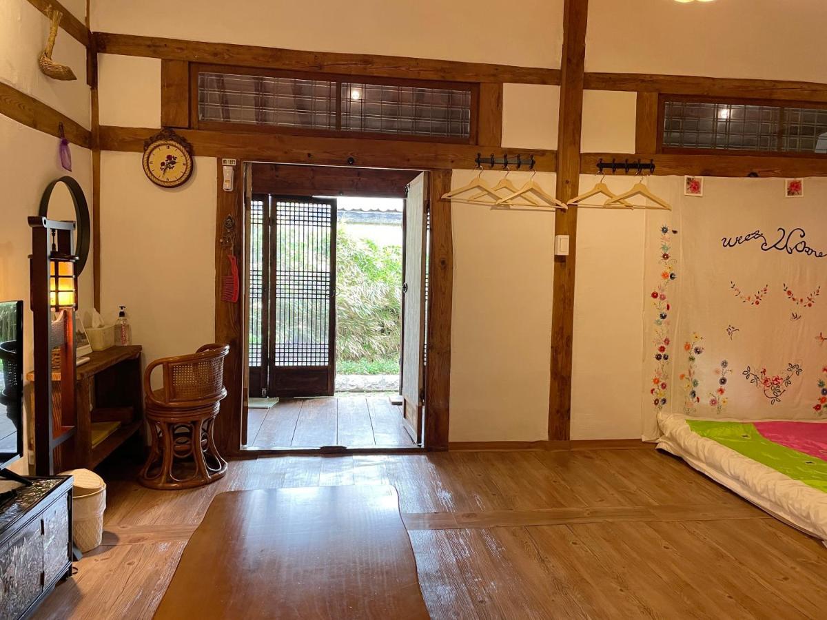 Ginkgo Tree Guesthouse จอนจู ภายนอก รูปภาพ