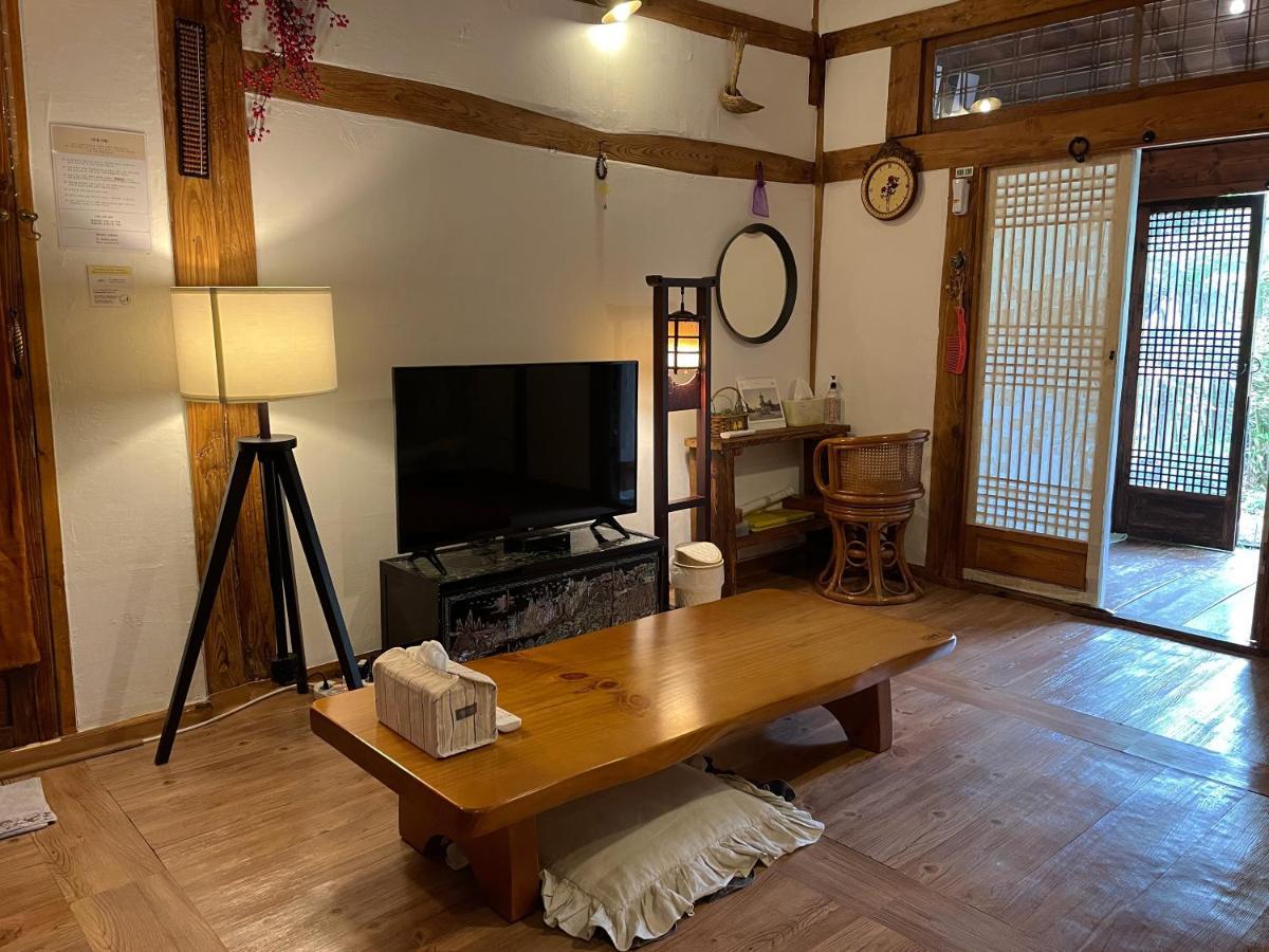 Ginkgo Tree Guesthouse จอนจู ภายนอก รูปภาพ