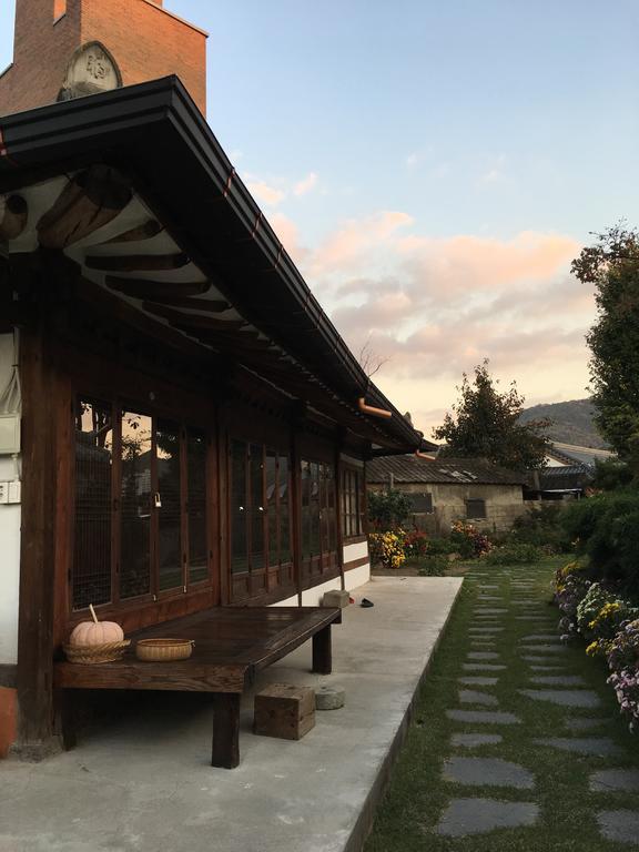 Ginkgo Tree Guesthouse จอนจู ภายนอก รูปภาพ