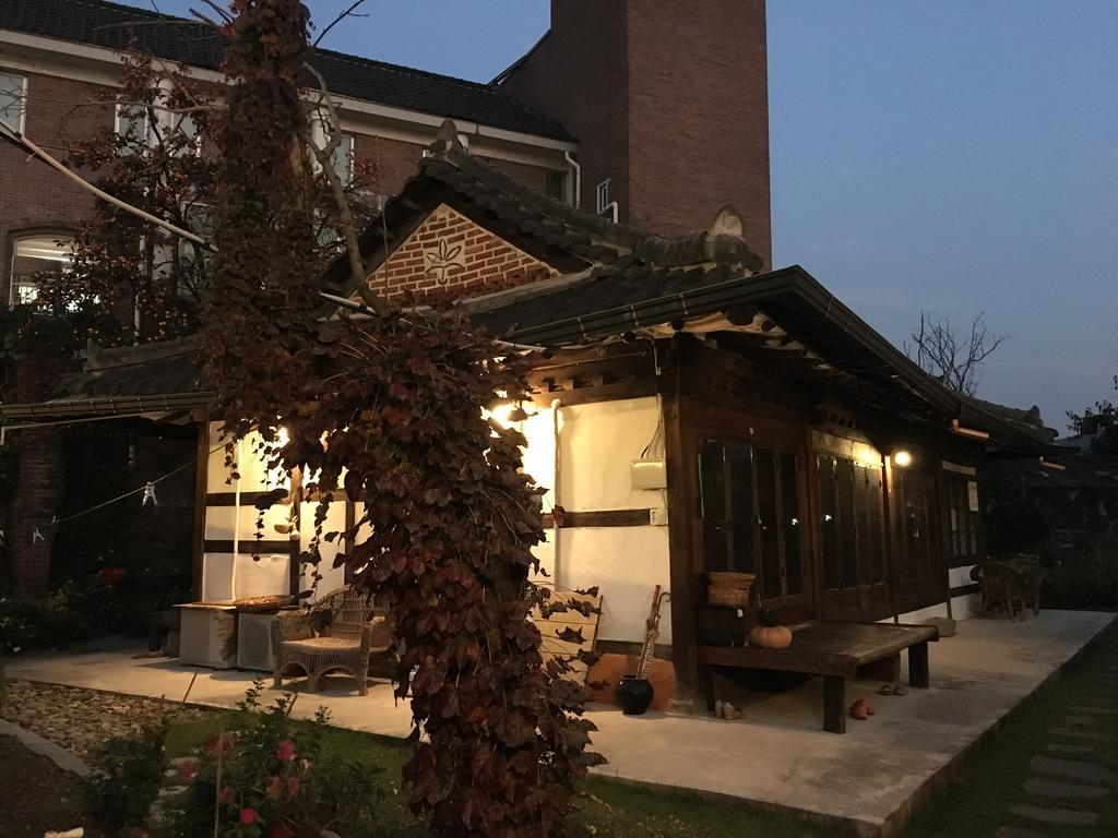 Ginkgo Tree Guesthouse จอนจู ภายนอก รูปภาพ