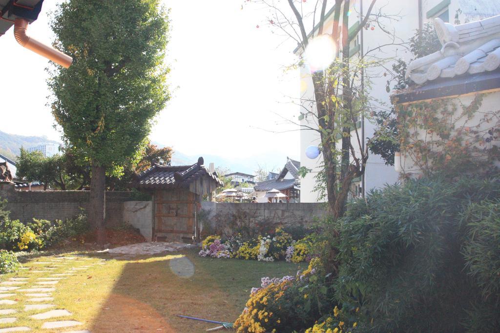 Ginkgo Tree Guesthouse จอนจู ภายนอก รูปภาพ