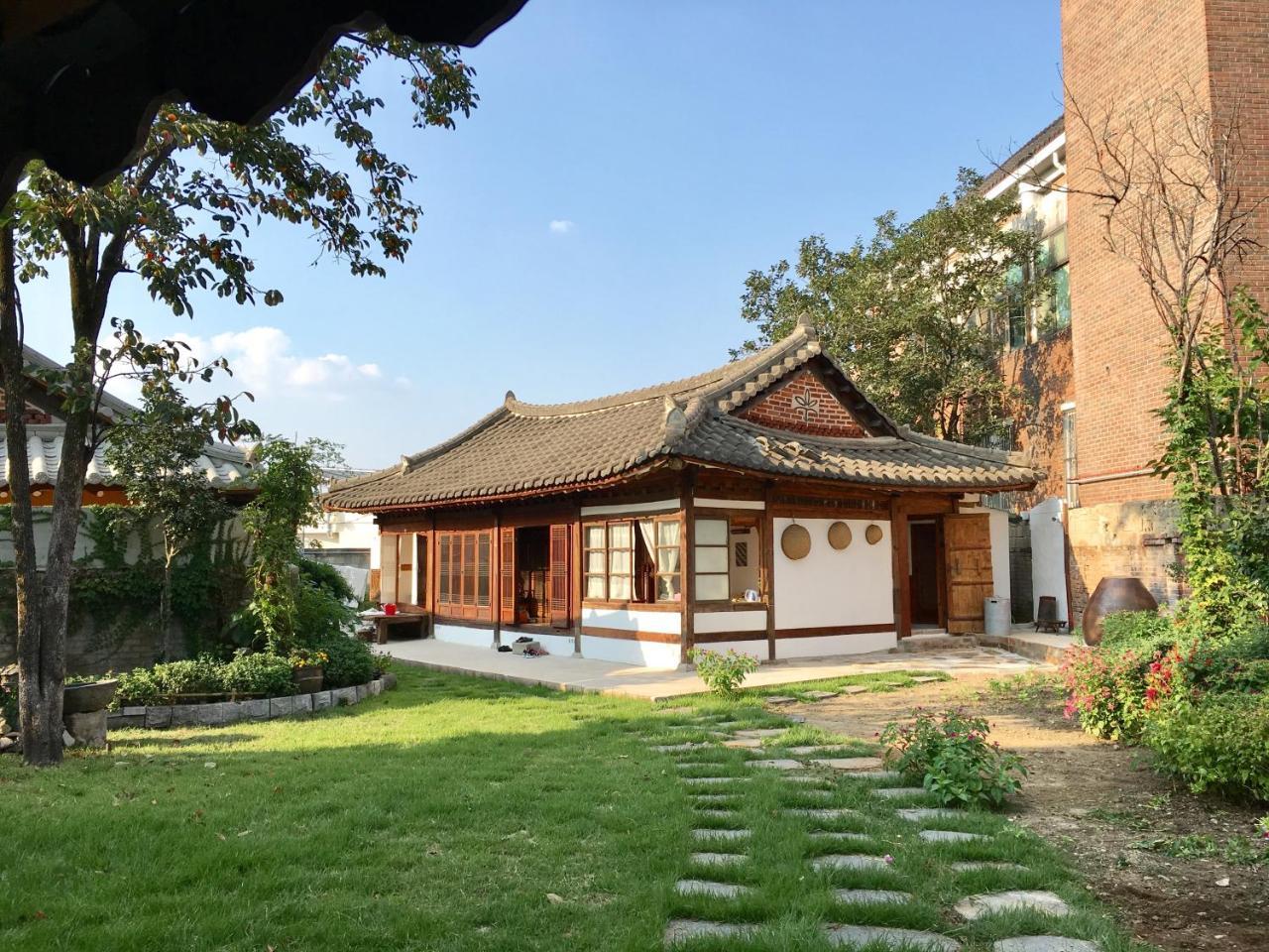 Ginkgo Tree Guesthouse จอนจู ภายนอก รูปภาพ