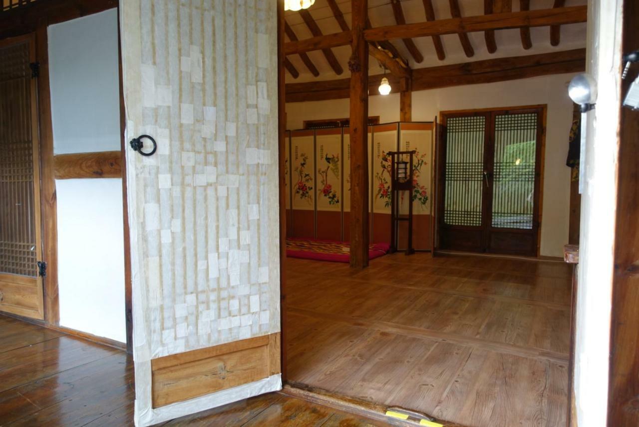 Ginkgo Tree Guesthouse จอนจู ภายนอก รูปภาพ